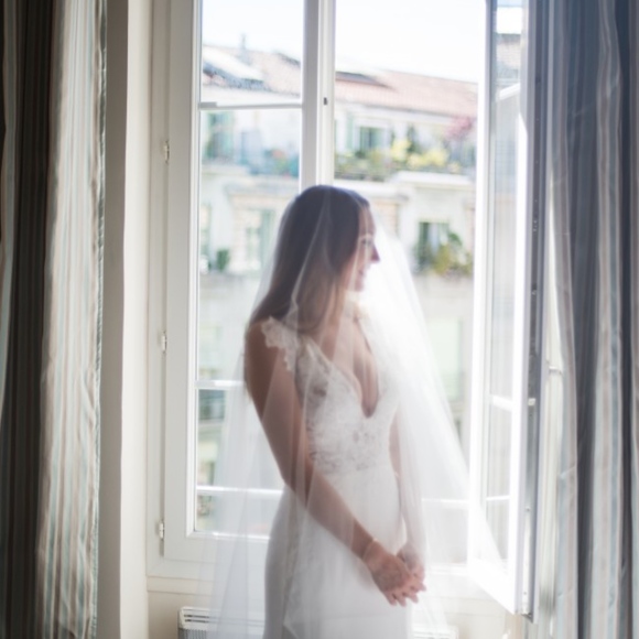 BLISS MONIQUE LHUILLIER Lace Plunge Neck Trumpet - Picture 2 of 6